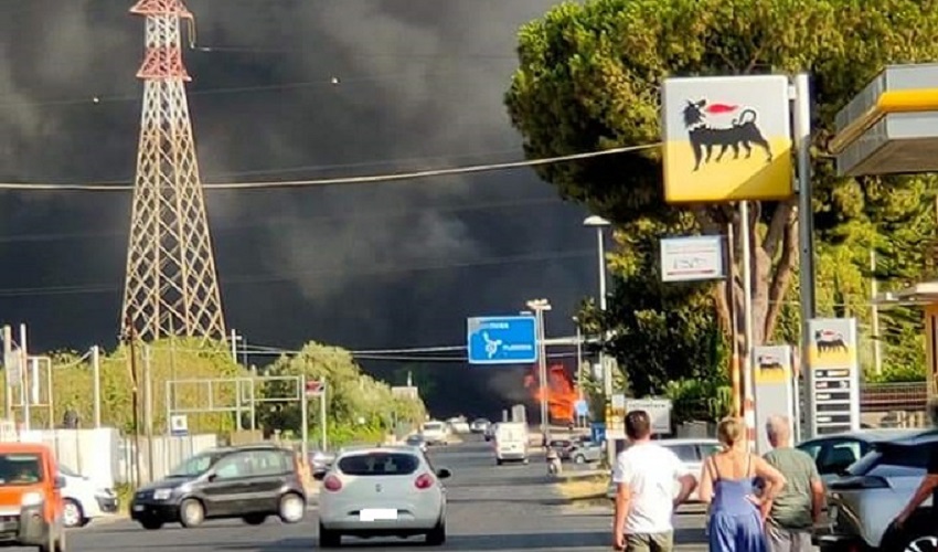 Violento incendio a Priolo: al lavoro Vigili del fuoco e Protezione civile