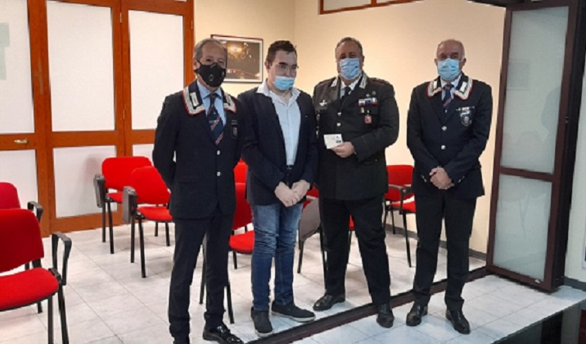 Tessera di socio dell'Associazione Nazionale Carabinieri ad un giovane simpatizzante siracusano