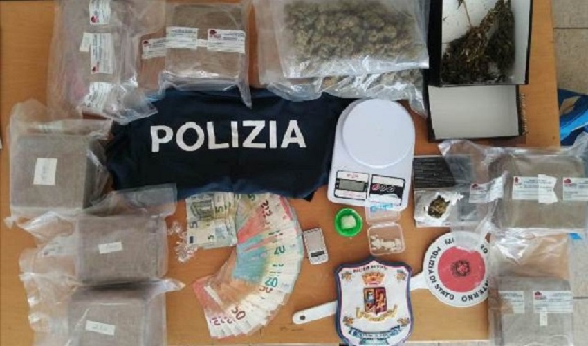 Giovane coppia e suocera distributori di droga a Siracusa: arrestati