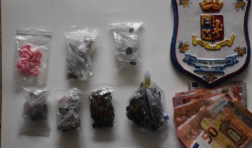 Servizio antidroga in via Algeri, arrestato 26enne