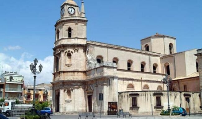 "Nessuna raccolta fondi autorizzata dalla parrocchia della Chiesa Madre": allarme a Floridia