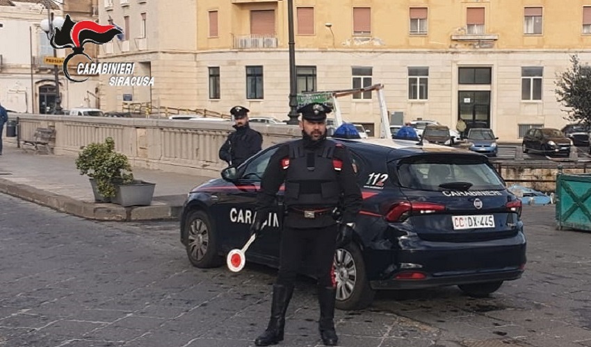 Deve scontare 2 anni di reclusione per detenzione illegale di arma bianca: arrestato 40enne