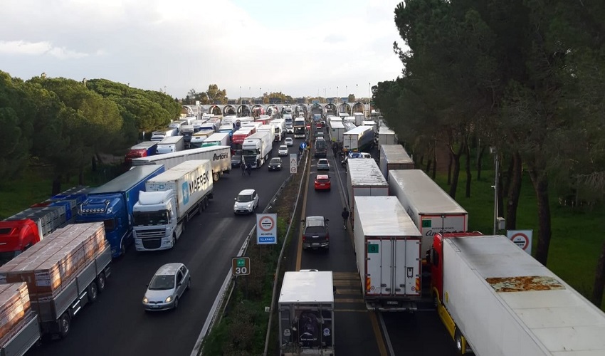 Autotrasportatori, blocchi sospesi in Sicilia ma vertenza ancora aperta