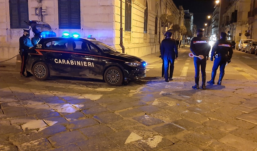 Servizio straordinario dei Carabinieri in Ortigia sulla movida siracusana: controlli su strada e nei locali