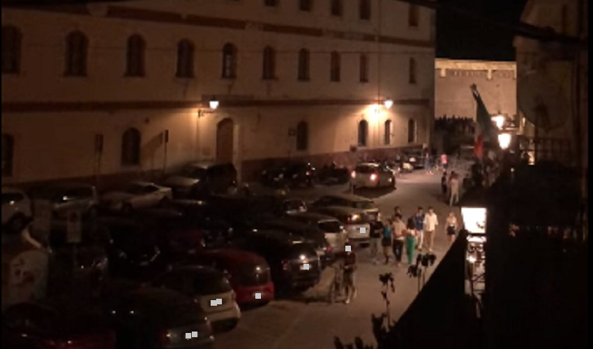 Musica ad alto volume in piena notte da piazza d'Armi del Castello Maniace: impossibile riposare per i residenti