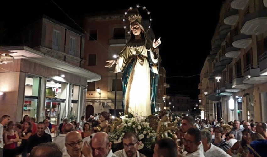 Oggi si celebra la Festa dell'Assunta: messa e processione in mare