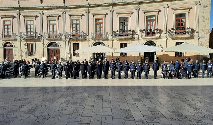 Festa della Polizia municipale: la cerimonia in piazza Duomo