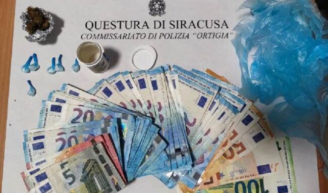 Controlli antidroga, giovane in possesso di cocaina e marijuana: denunciato