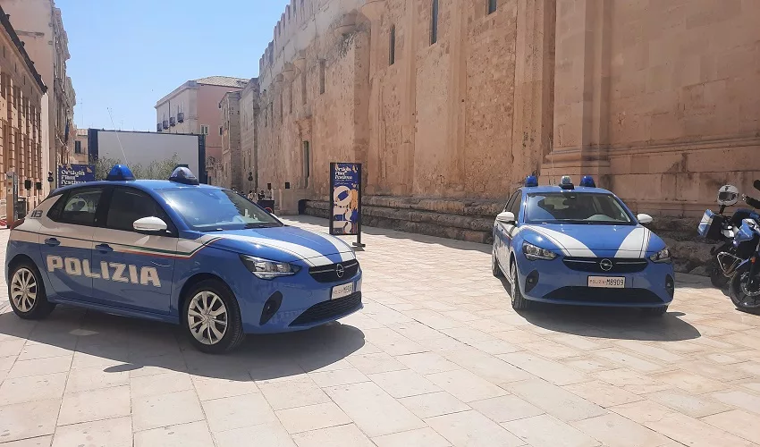 Sicurezza in Ortigia: 2 auto elettriche della Polizia per presidiare l'isolotto