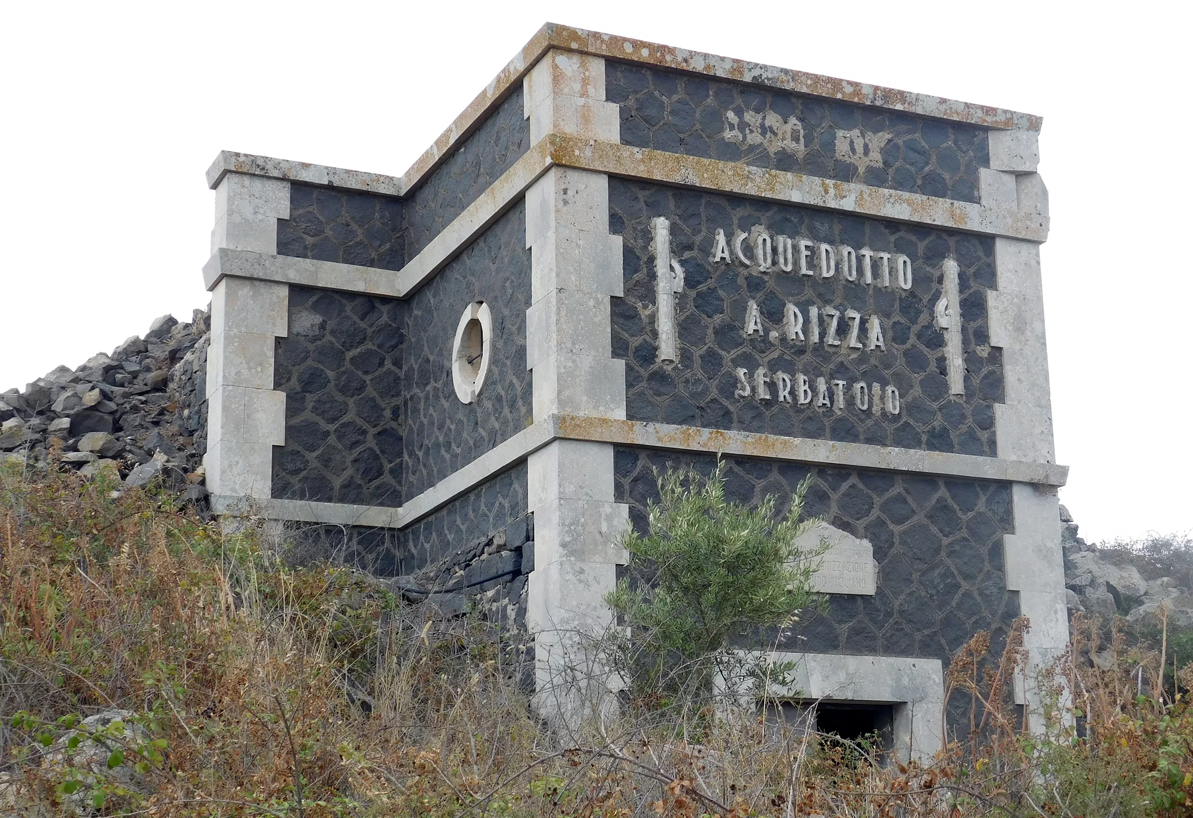 IL BORGO ANGELO RIZZA. UN ABBANDONO LUNGO 70 ANNI.