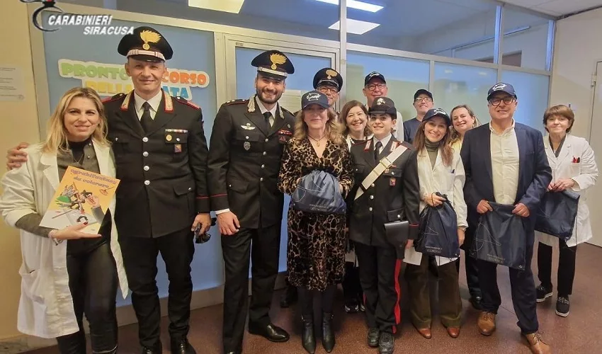 In vista del Natale i Carabinieri incontrano i bambini negli ospedali e nelle scuole