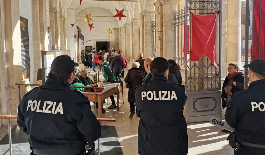 Servizio d’ordine interforze per garantire la sicurezza durante la processione dell’Ottava